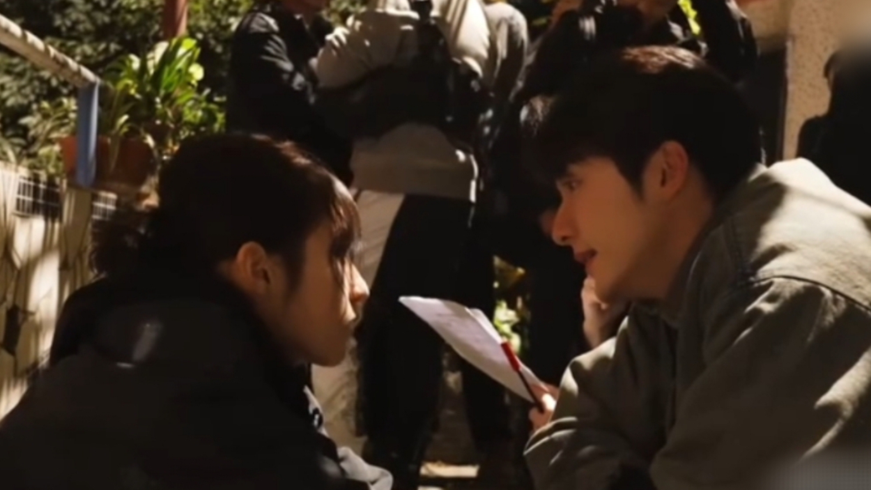 Чэнь Жэнь у кафе