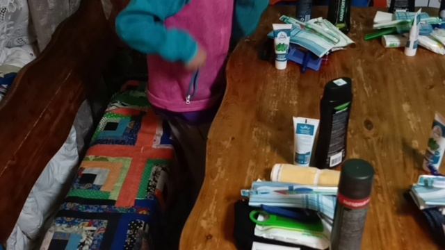 Рюкзачки доя госпиталя с гигиеной готовы/ Собрали 5 наборов для эвакуации/ Олеяла со стенкой. смотреть онлайн