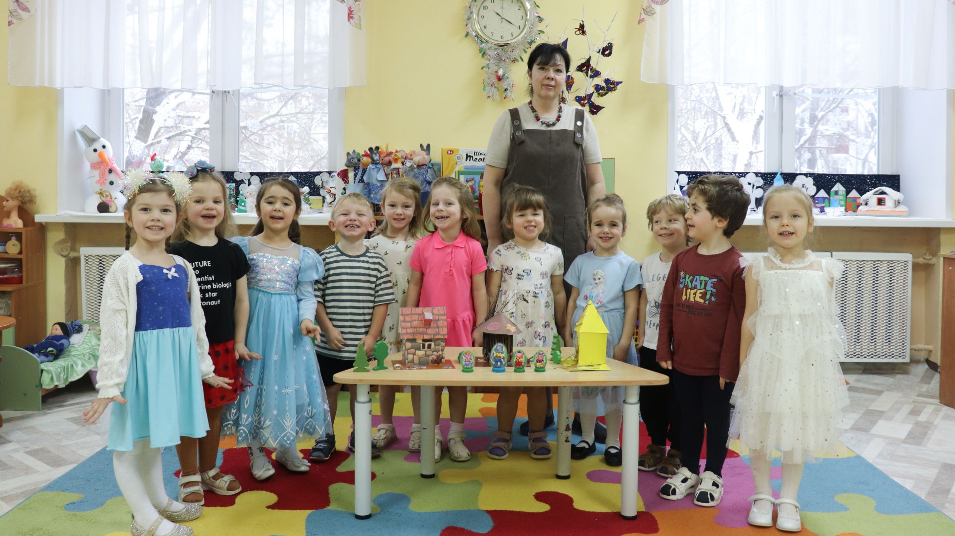 Детский сад-Школа «МОРОЗКО». Сказка "Три поросёнка", в рамках проекта "Что нам стоит дом построить" смотреть онлайн