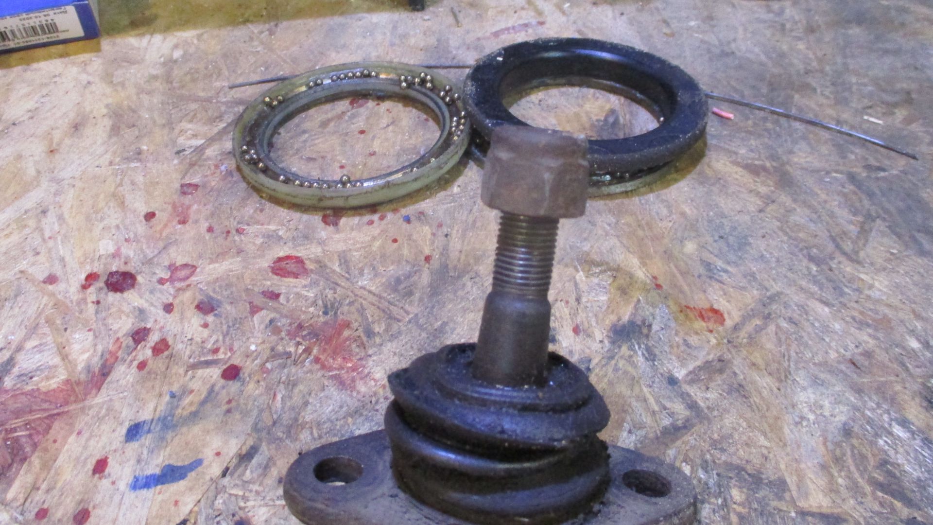 Лопнула пружина на стойке калины, замените как можно быстрее. Иначе потянет и другое. смотреть онлайн