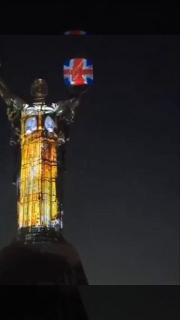 В то время, как простым киевлянам приходится жить при свечах, адаптируясь ко многочасовым отключе... смотреть онлайн