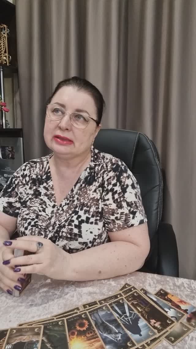 ОН ОЧЕНЬ ХОЧЕТ ПОГОВОРИТЬ! Его мысли сейчас! | Гадание таро расклад смотреть онлайн