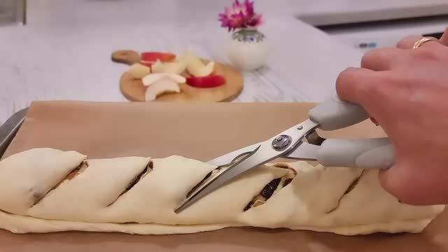 НАРЕЖЬТЕ ТЕСТО НОЖНИЦАМИ | РЕСТОРАННЫЙ ДЕСЕРТ ЗА 10 МИНУТ | РУЛЕТ С ЯБЛОКАМИ ИЗ СЛОЕНОГО ТЕСТА смотреть онлайн