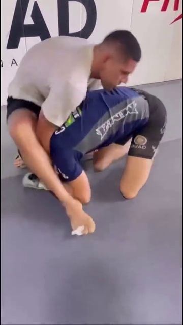 👀 Алекс Перейра показывает прокачанный грэпплинг смотреть онлайн