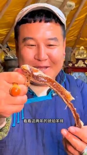 С утра поехал посмотреть пастбища, напоил коней и приехал покушать янтарное мясо баранины. :)