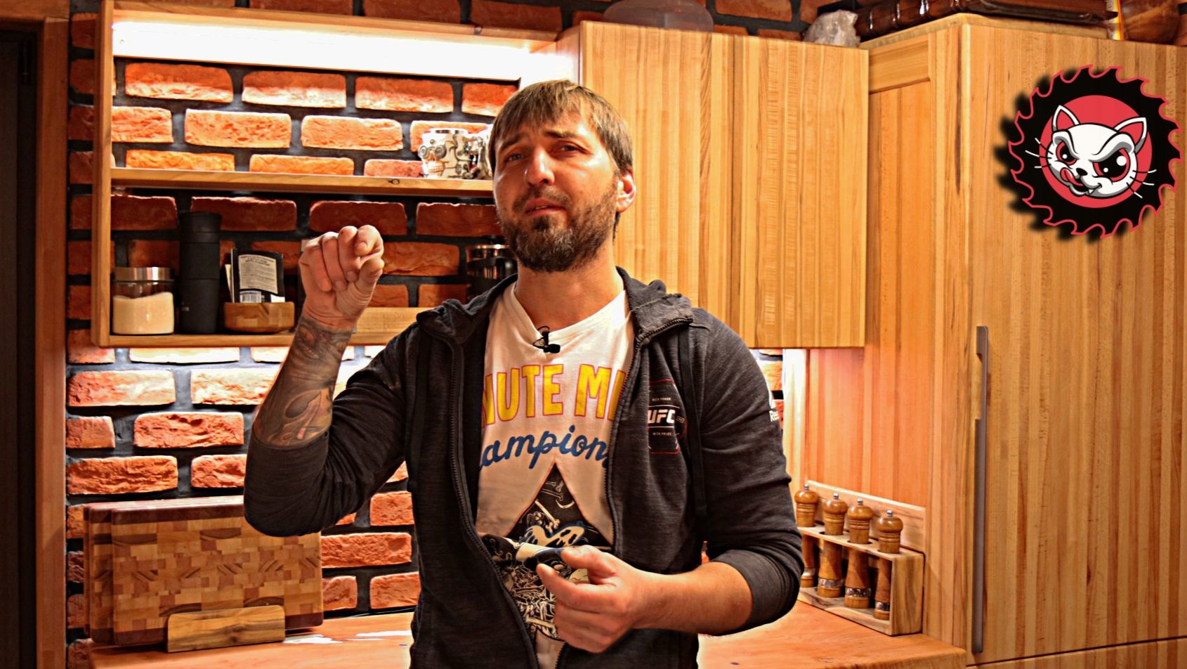 Шкаф для посуды из того что есть. Мини кухня в бане. смотреть онлайн