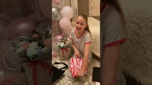 Распаковка подарков на  др: цветы, шарики мозаика)))