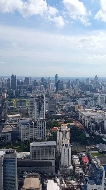 300 метров до тишины Байок Скай: Взгляд с облаков — душа Бангкока в стекле и свете