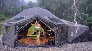 Люксовый кемпинг в невероятно огромной надувной палатке.