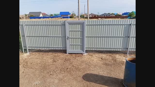 Замедленная съёмка забора с нутри и с наружи . смотреть онлайн