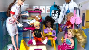 ДЕНЬ ЗДОРОВЬЯ В ВЕСЁЛОЙ ШКОЛЕ😲🤣🤣 Катя и Макс истории куклы Барби мультик ДаринелкаТВ