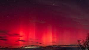 От Сибири до юга: полярное сияние озарило небо над регионами России