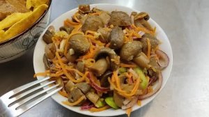 Салат из маринованных грибов Поедим да выпьем  Выпить и закусить