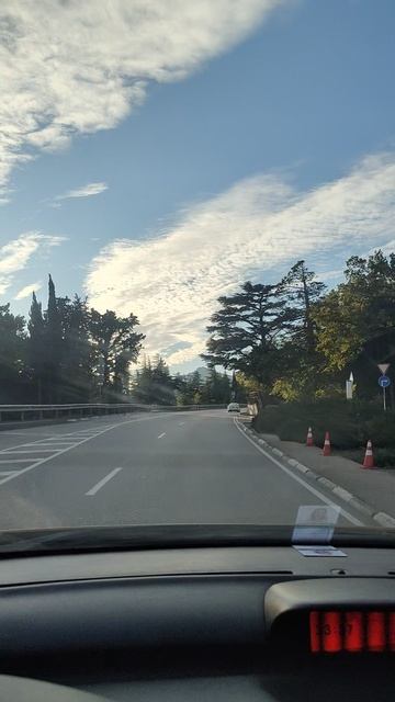 Едем по дороге из Ялты в Севастополь смотреть онлайн