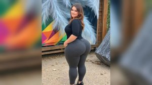 ДЕВУШКИ С БОЛЬШИМИ ПОПАМИ РЕЗВО ТАНЦУЮТ