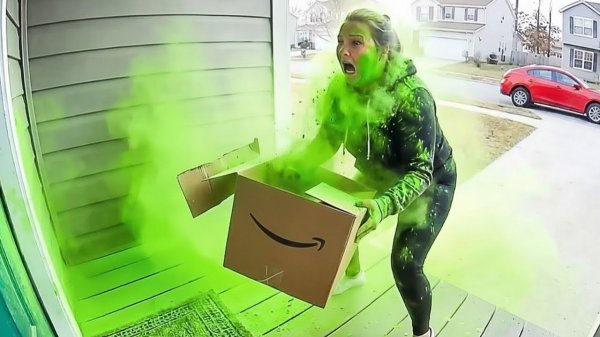 105 НЕВЕРОЯТНЫХ МОМЕНТОВ, СНЯТЫХ НА КАМЕРЫ НАБЛЮДЕНИЯ