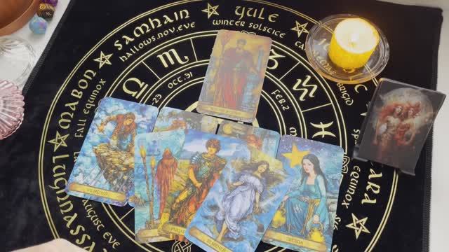 Близнецы. Таро прогноз на февраль 2026 года. Гадание онлайн