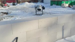 Стройка зимой замерзла