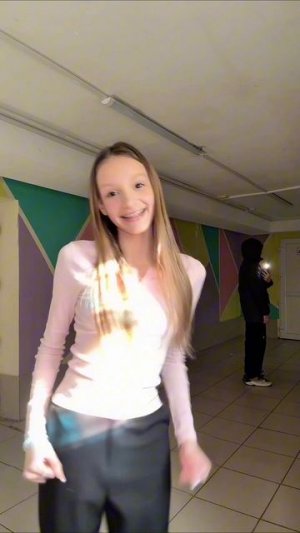 Кто там на заднем плане?