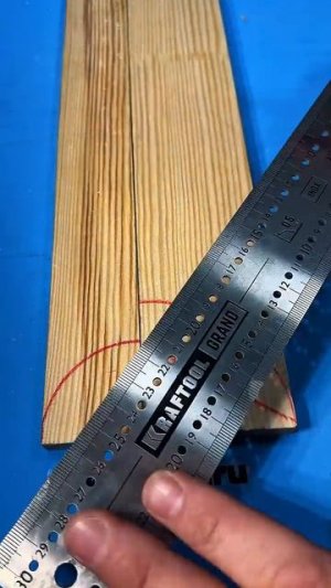 Угловое соединение доски разной ширины 😎👍