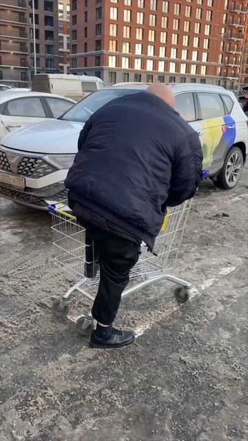 Долина отправила Барецкого за продуктами! смотреть онлайн