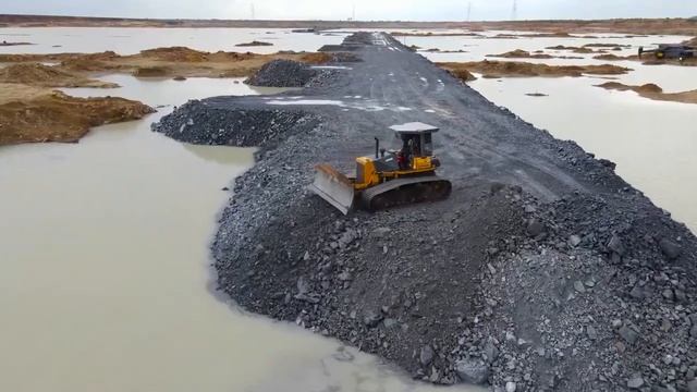 The surface space the deep pit, the road construction was carried out using dump truck and bulldozer смотреть онлайн
