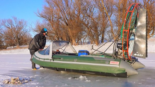 ПЕРВЫЙ ЛЁД НА БОЛЬШОЙ РЕКЕ. ЗИМНЯЯ РЫБАЛКА. ПОИСК РЫБНОГО МЕСТА. НА АЭРОЛОДКЕ