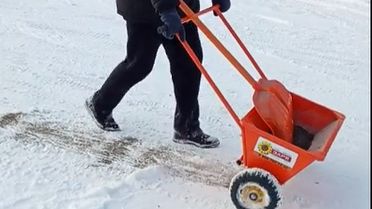 Пескоразбрасыватель- тележка «Заря 25ПР» - разборная смотреть онлайн