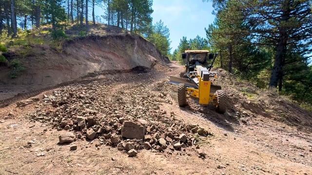 Как выполнять уклоны и повороты с помощью автогрейдера JohnDeere 670