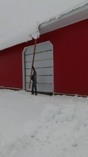 СНЕГ ПРОВАЛИВАЕТСЯ