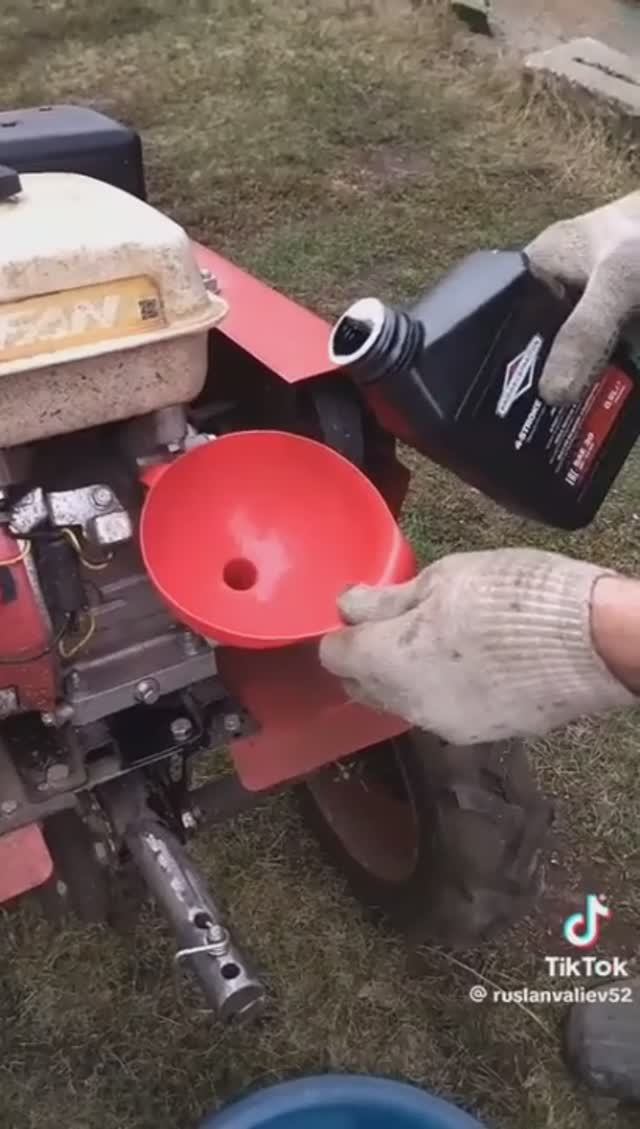 Показываю один из способов как меняют масло на