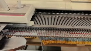 Вяжем носки на однофантурной машине.