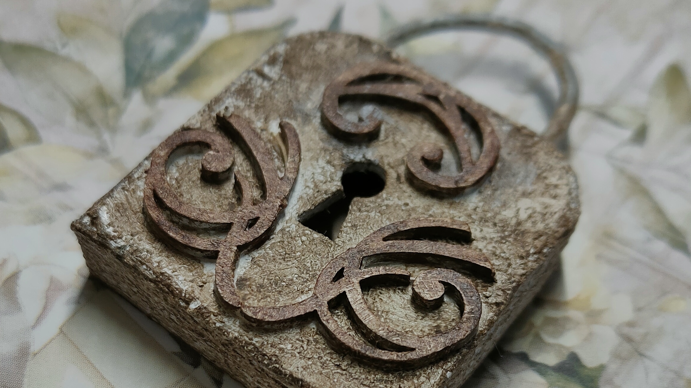 Миниатюра замочка с ключами