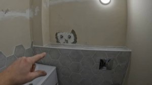 Шестигранная плитка. Фартук на ванну, душевое ограждение из плитки.