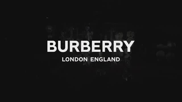 Показ коллекции Burberry весна-лето 2020