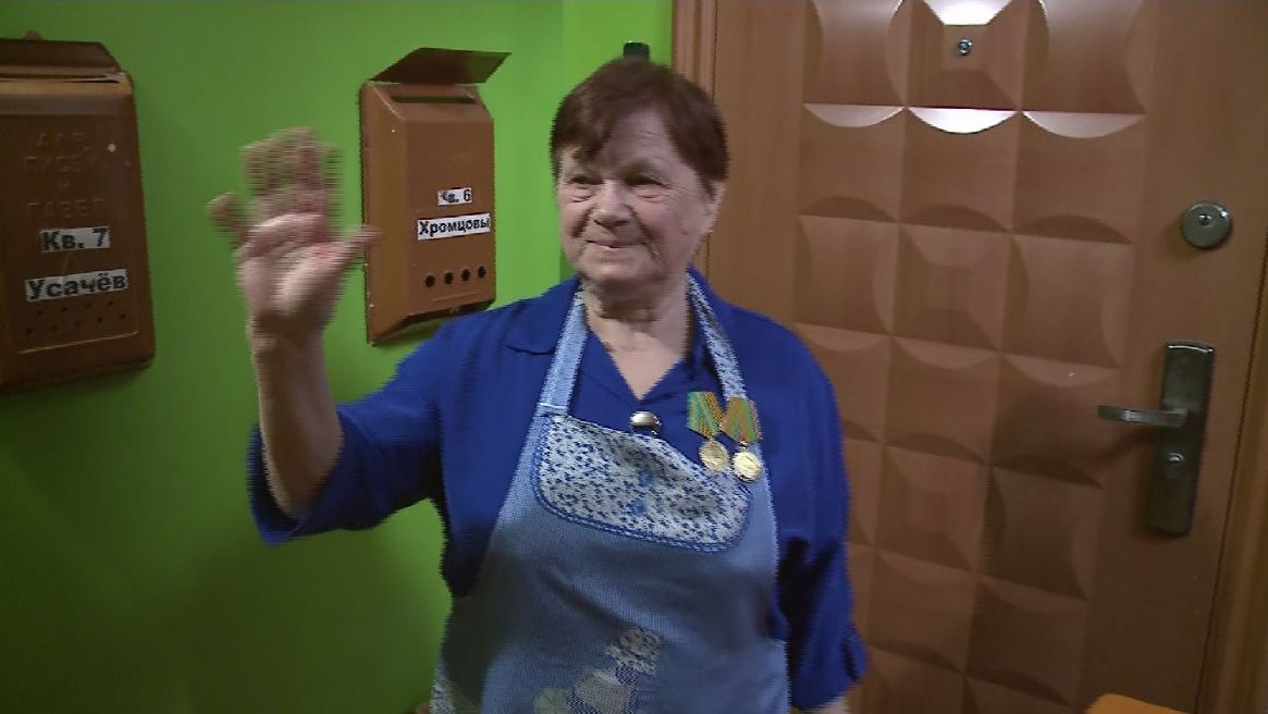 Фронтовая бабушка: жительница Великого Устюга третий год готовит продуктовые наборы для бойцов СВО смотреть онлайн