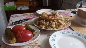 Жизнь в деревне: Сегодня жаренная рыба с луком на обед. На закуску соленья. Кушаем вкусно