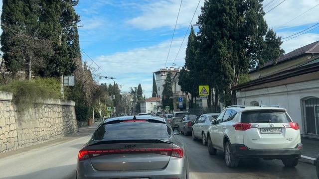 Ялта. По ул.Кирова от ВВНИИВиВ "Магарач" до К.Маркса улицы. 06.01.2026. Крым. Crimea. Yalta. смотреть онлайн