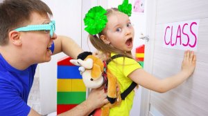 Милана с папой учат математику в школе