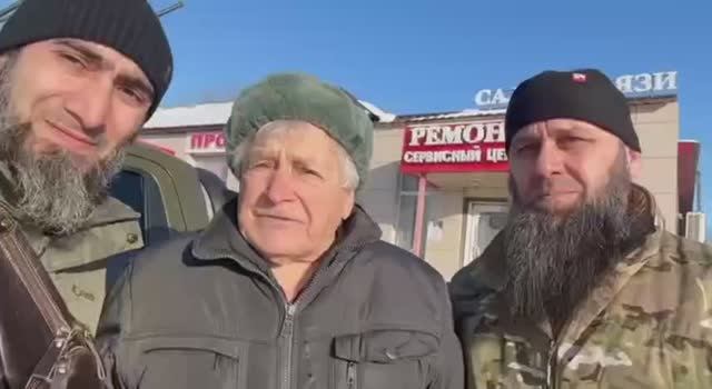 Бойцы "Ахмат" на СВО и житель освобождённого населенного пункта 🇷🇺👊⭐ +см, закреп) смотреть онлайн