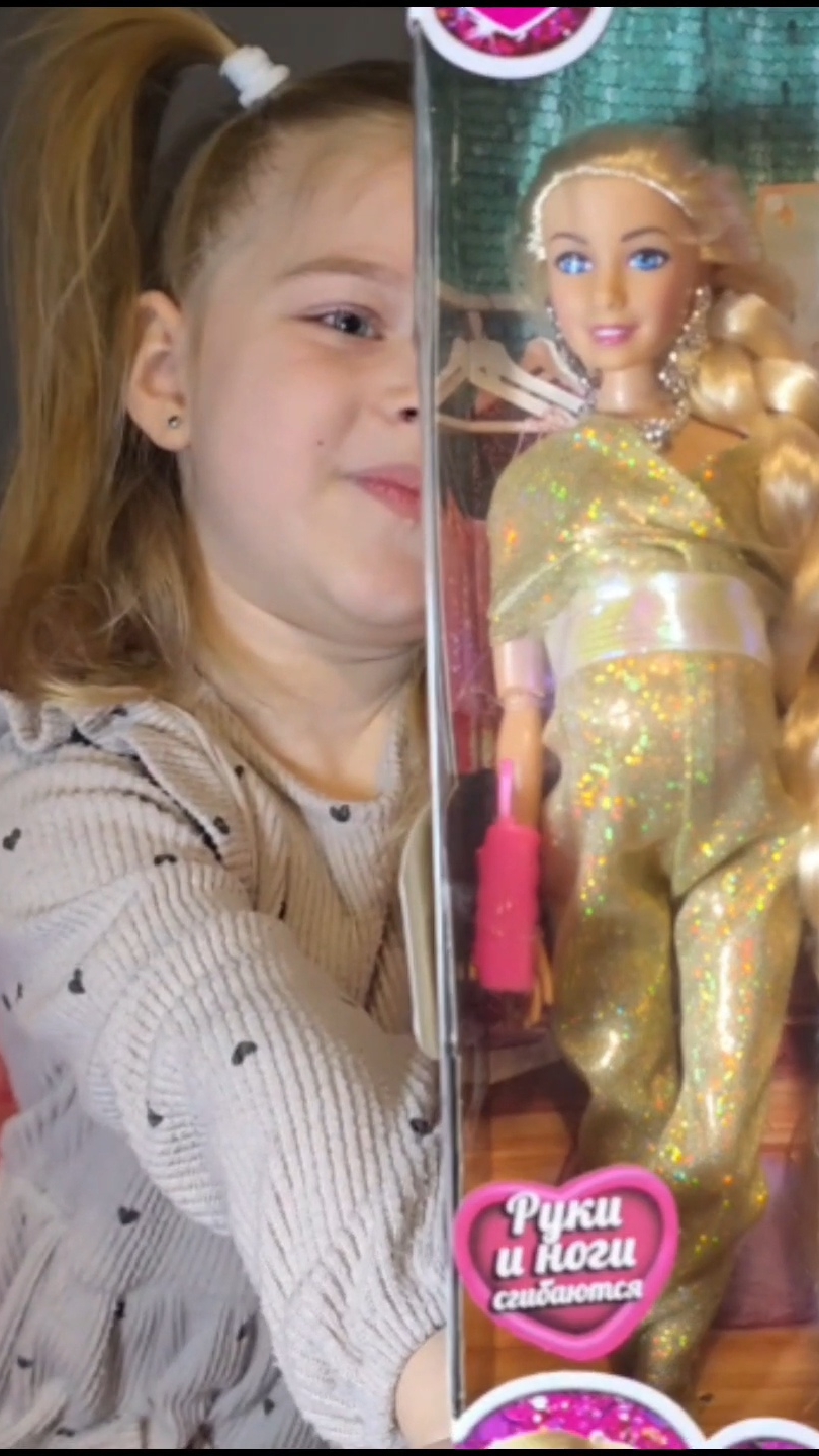 Вау, вот это живот 🤪 Распаковка Барби с двойней! 🍼🍼 смотреть онлайн