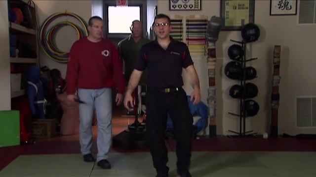 Курс самозащиты - Защита с применением оружия Ч 8-1 смотреть онлайн