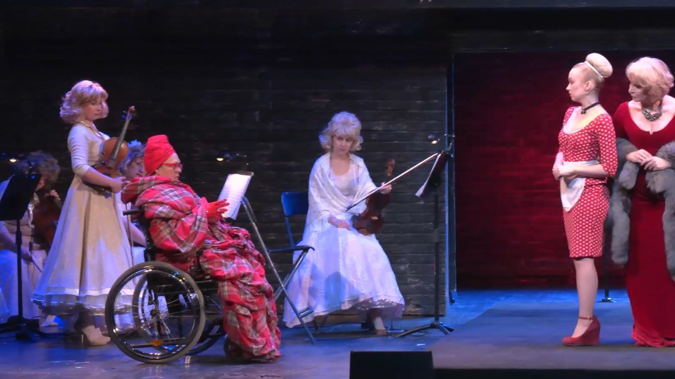 Спектакль "Восемь женщин". Гастроли пермского "Театра-Театра" в Самаре смотреть онлайн