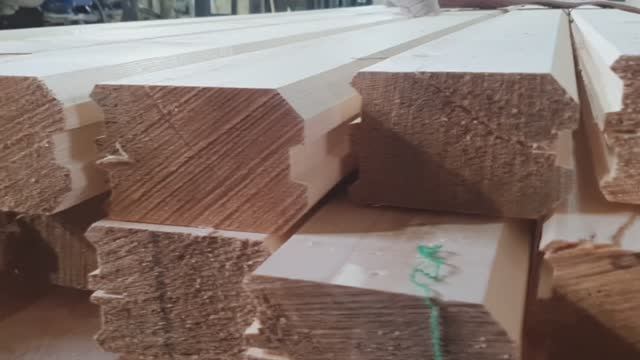 Финский профиль для бани - сухой профилированный брус с компенсационными пропилами, баня из Пестово смотреть онлайн