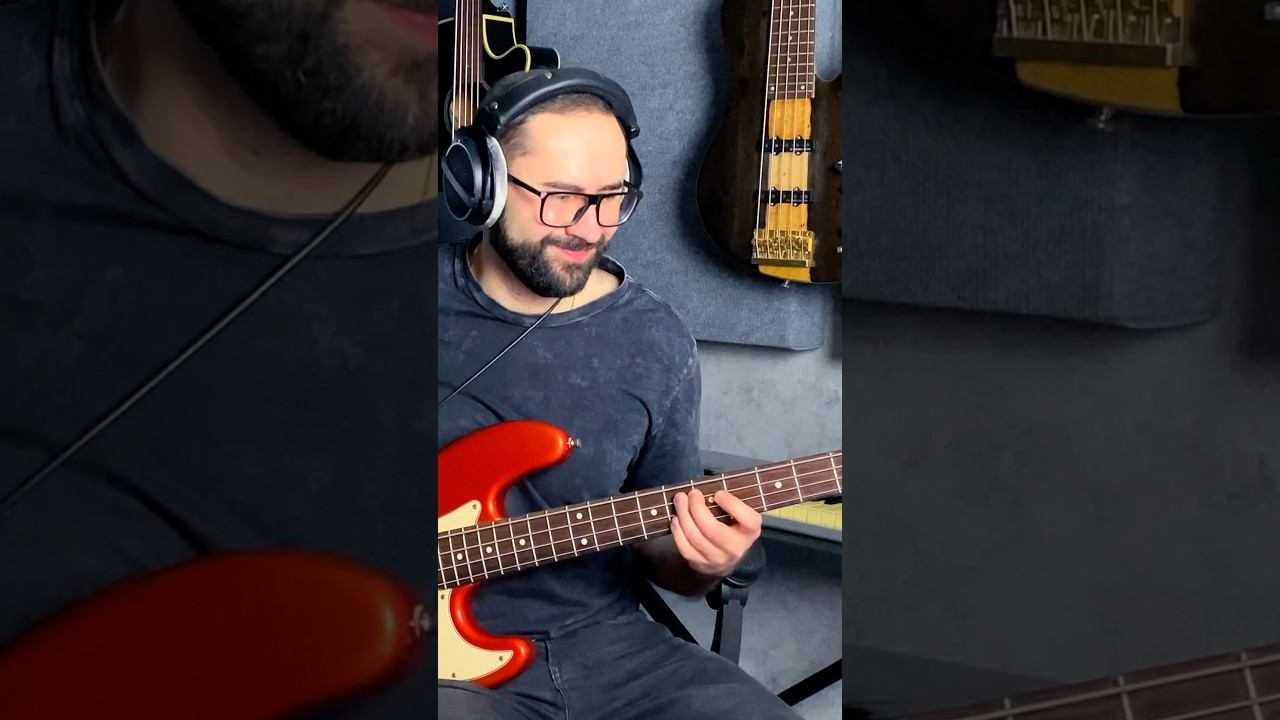 «Расскажи, Снегурочка» на бас-гитаре смотреть онлайн