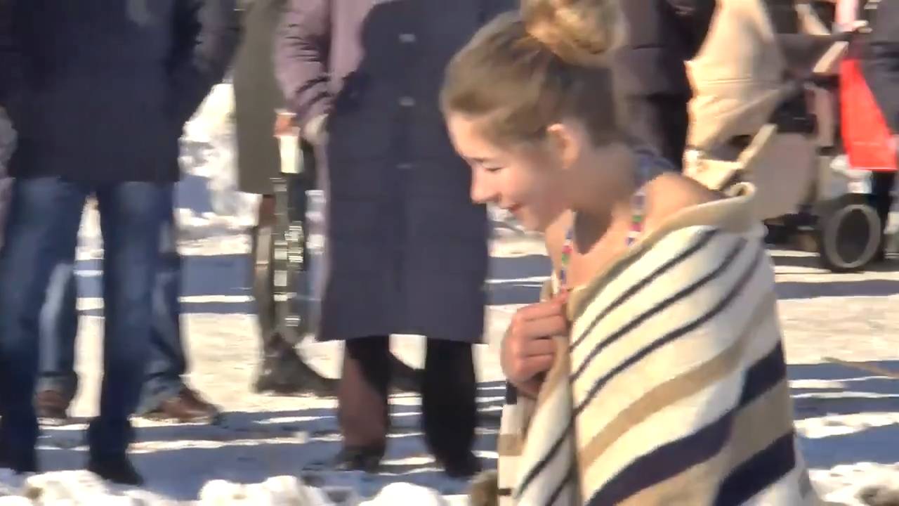 Мы купаемся в проруби на Крещение Господне 19 января. смотреть онлайн