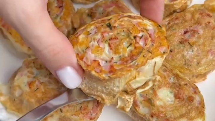 Мини-пиццы в лаваше — быстро, хрустяще и безумно вкусно...🍕😋 смотреть онлайн