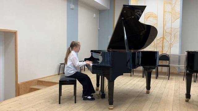 Комарова Любовь