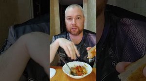 Мукбанг. Тушёный минтай и окунь с варёные рисом + капуста морская + капуста квашеная. Ем завтрак.