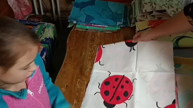 Распаковка посылки 22 кг/Сколько всего красивого пришло/ Заготовка лоскутных одеял. смотреть онлайн